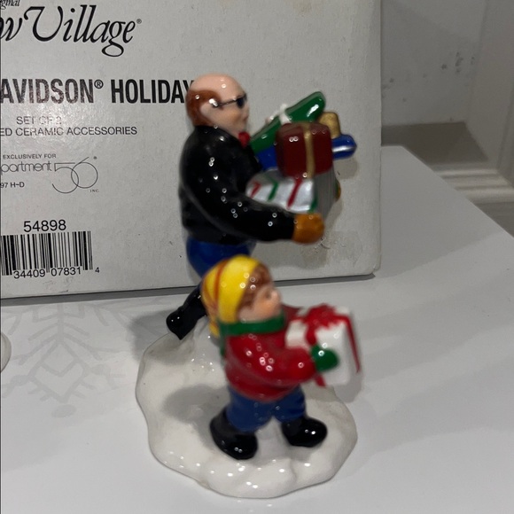 DEPARTMENT 56 Snow Village A Harley-Davidson Holiday figurine set - Picture 3 of 16